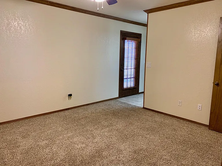1419 Pickford Ln — Photo 35