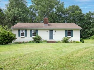 17 Joliet St, Oldwick, NJ 08858