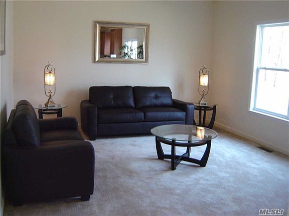 3rd image of 13 Old Orchard Ct