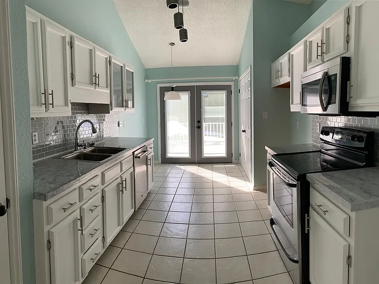 10 Kildare Woods Ct — Photo 8