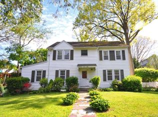 22 Robbin Hill Rd, Scarsdale, NY 10583