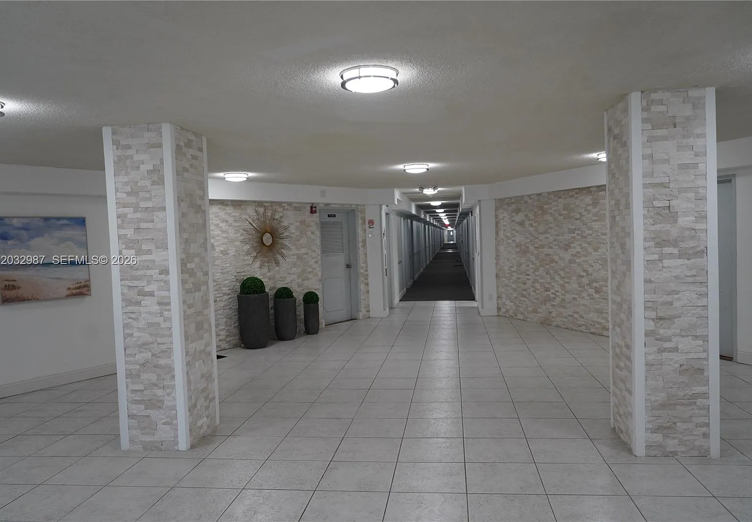 Chelsea Bayview Condo — Photo 2
