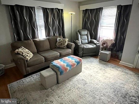 4th image of 1104 Glenwood Ave