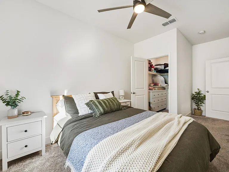 1304 Bloom Ln — Photo 34
