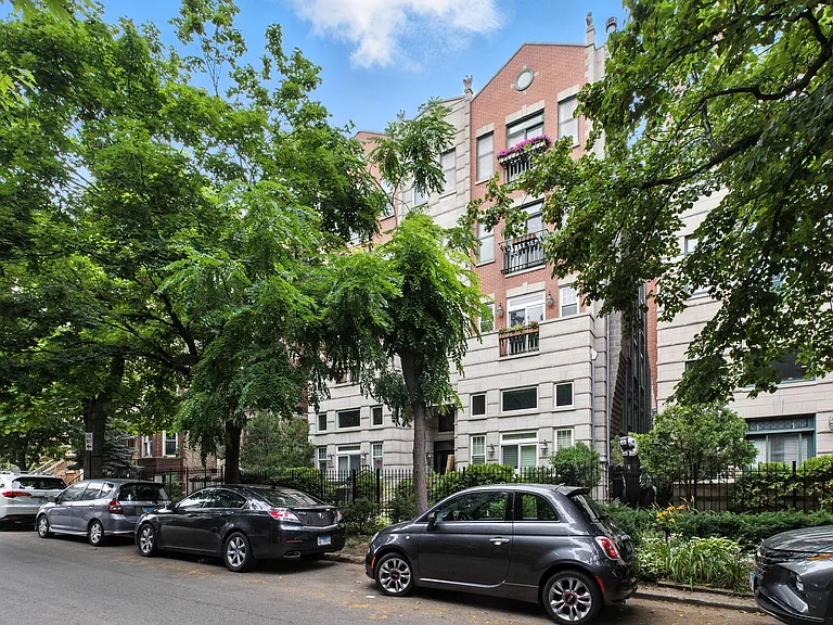 860 W Buckingham Pl #1E — Photo 1
