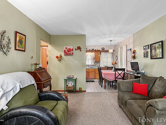4th image of 2217 Clyde Park Ave SW