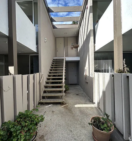 833 Moraga Dr #6 — Photo 14