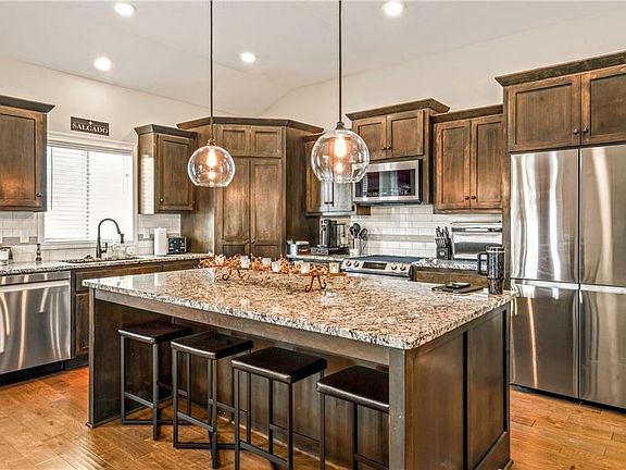 4th image of 1829 NE Riley Dr