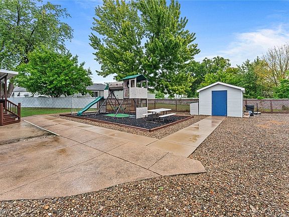 4th image of 2909 Carmelita Ct