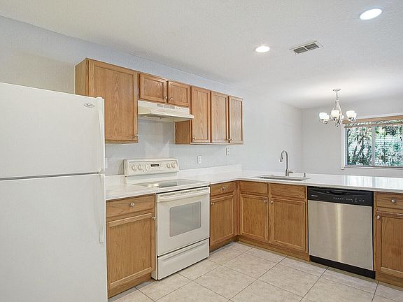 4th image of 2205 SW Marshfield Court