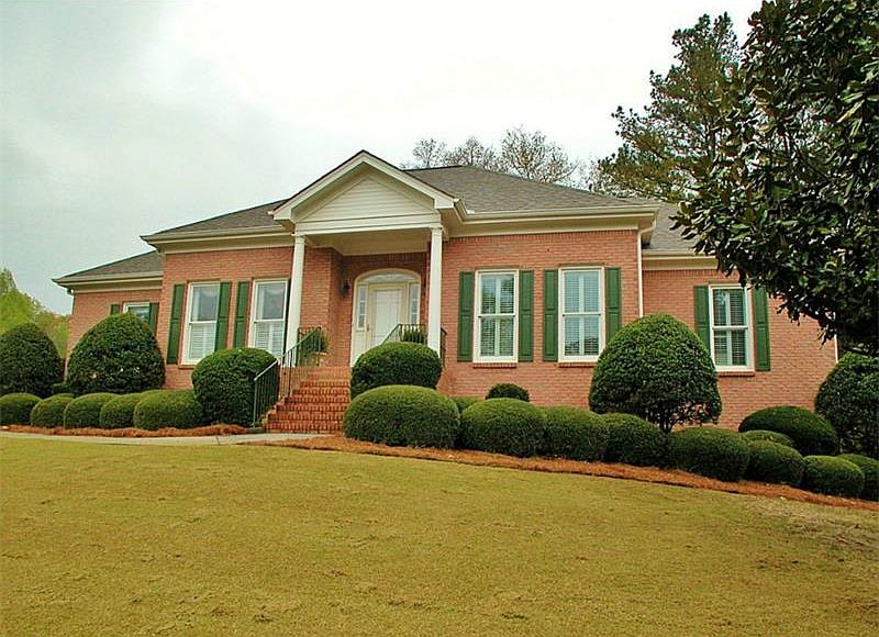1st image of 401 Magnolia Ct