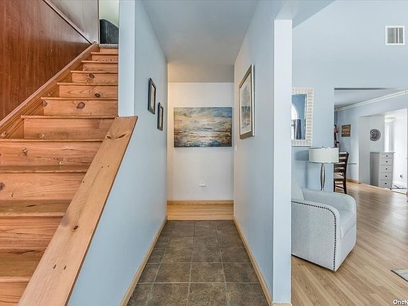 4th image of 70 Chateau Dr