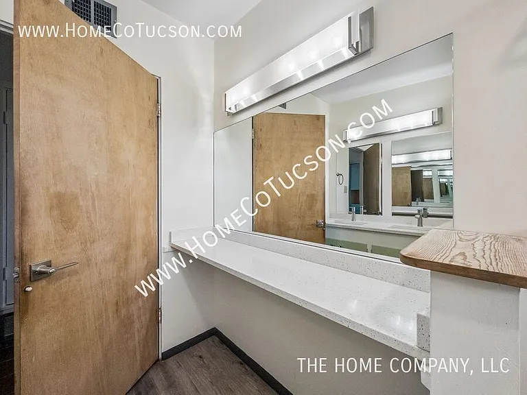 120 E Magee Rd — Photo 27