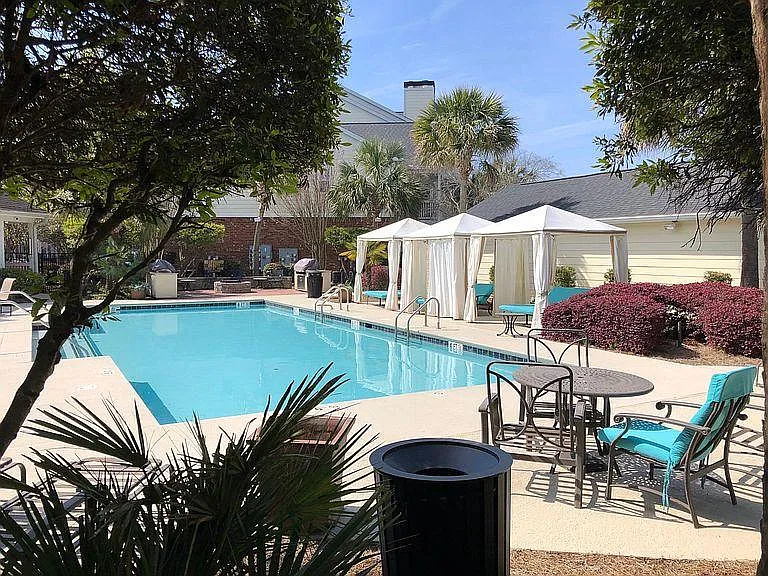 Neighborhood Pool - 45 Sycamore Ave #1811