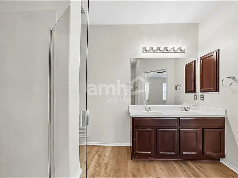 10702 Nantucket Dr — Photo 11