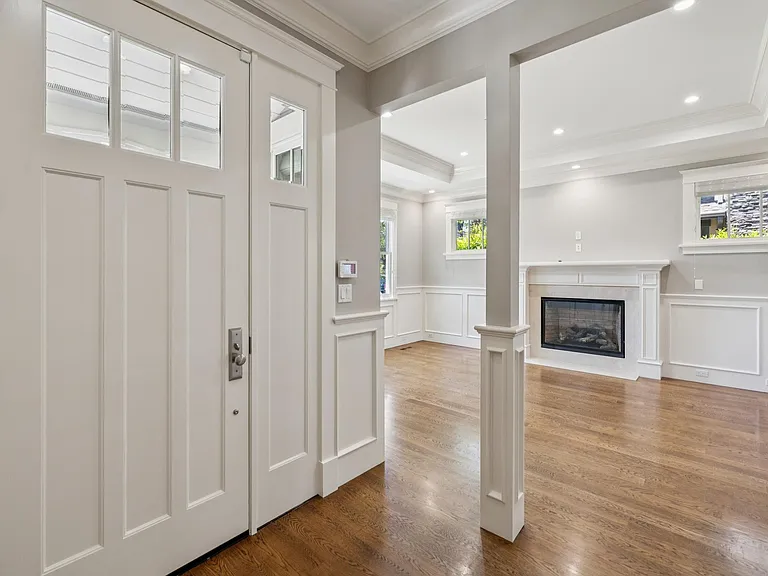 1517 Howard Ave — Photo 7
