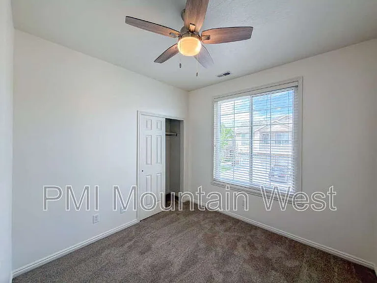 443 Kent Dr — Photo 13
