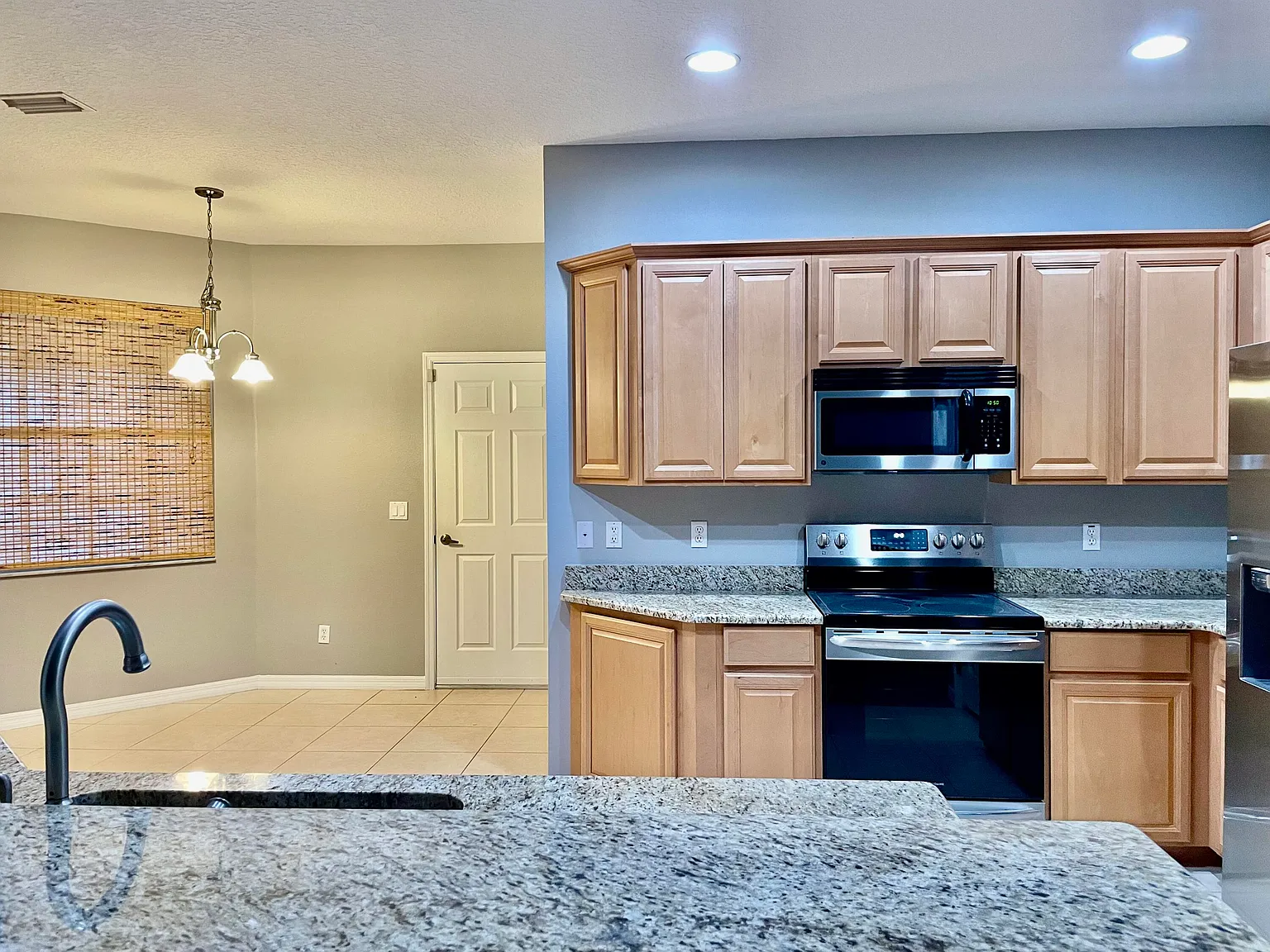 3 bed, 2.5 bath, 2255 sqft, $2,900 — Photo 4