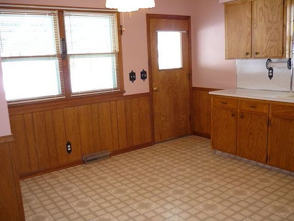 3rd image of 810 1st Ave