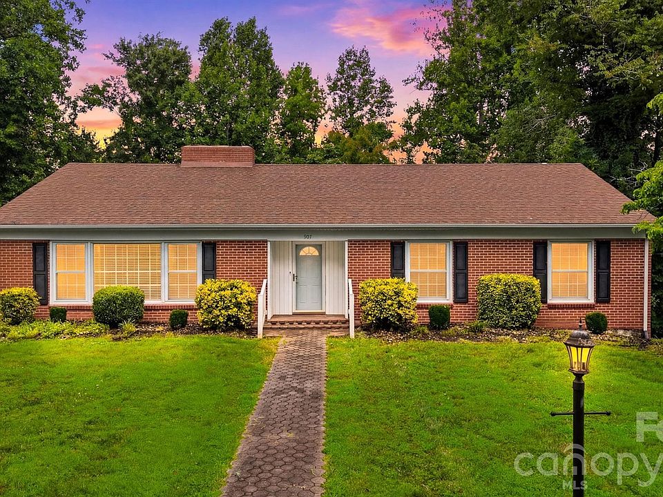 1st image of 907 Vista Pl NE
