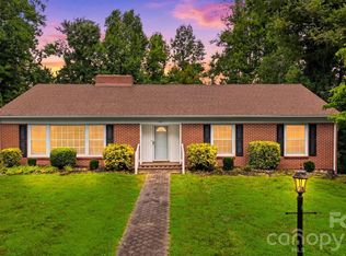 907 Vista Pl NE, Lenoir, NC 28645