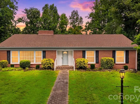 907 Vista Pl NE, Lenoir, NC 28645
