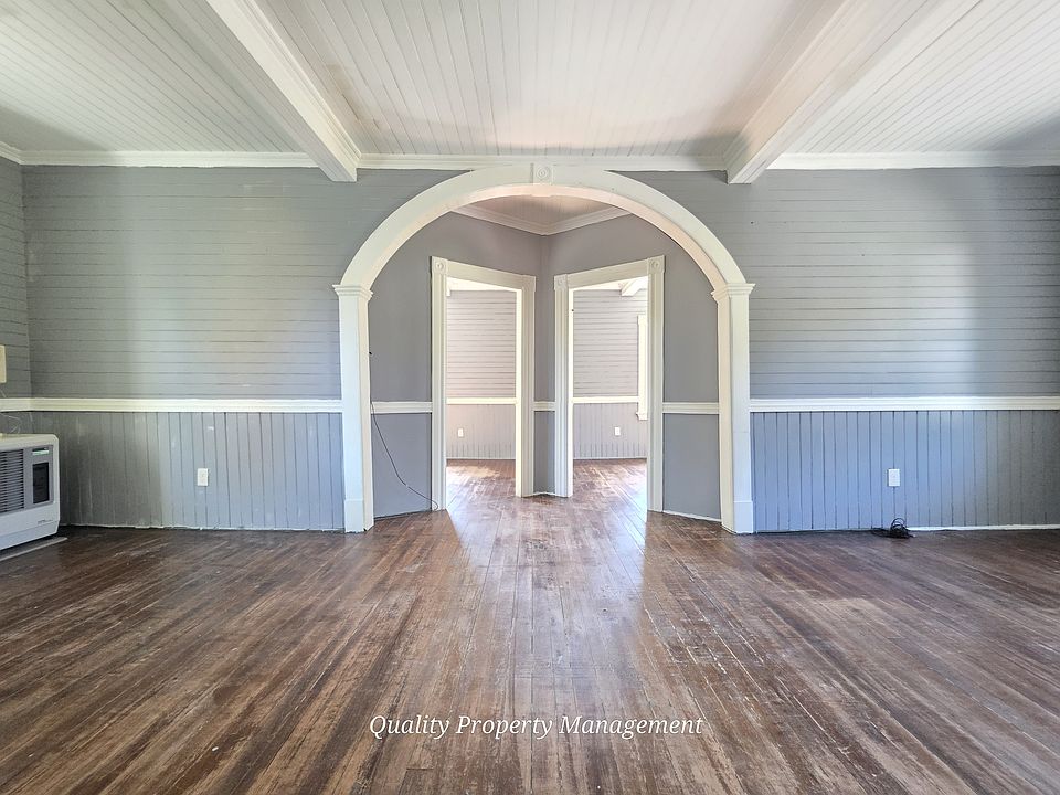 1st image of 4 Corinna Rd #2