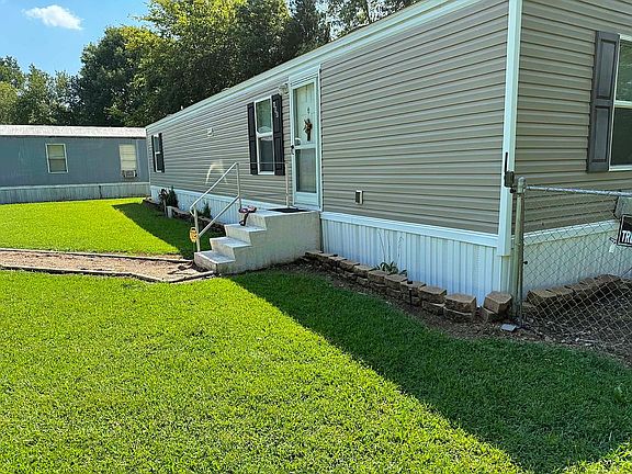 3rd image of 608 Graves Dr