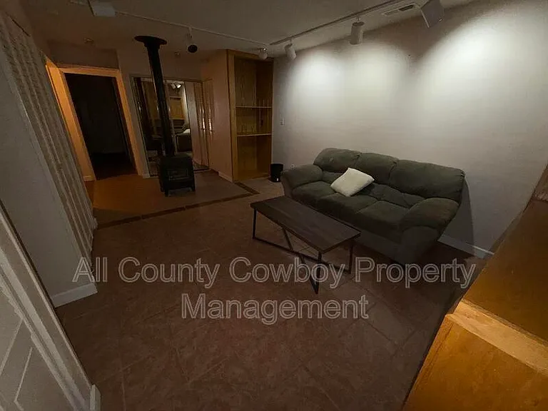 1463 N 17th St — Photo 9