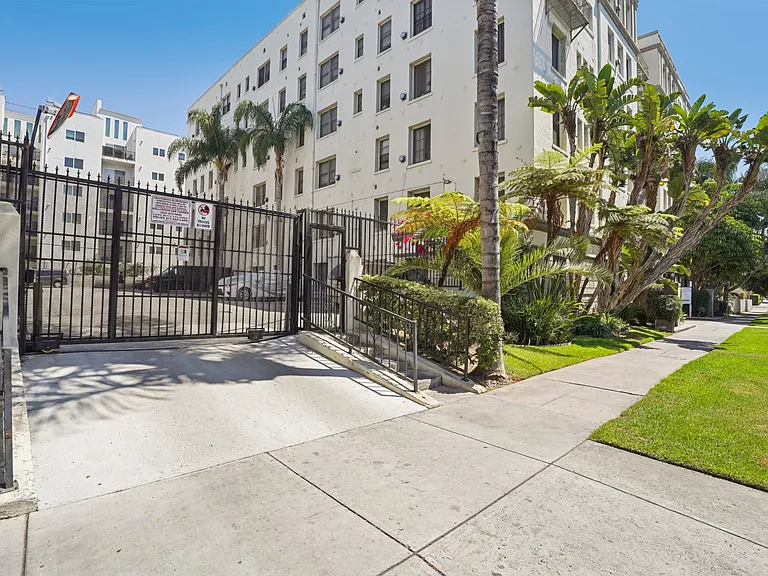 Wendover Apartments — Photo 6