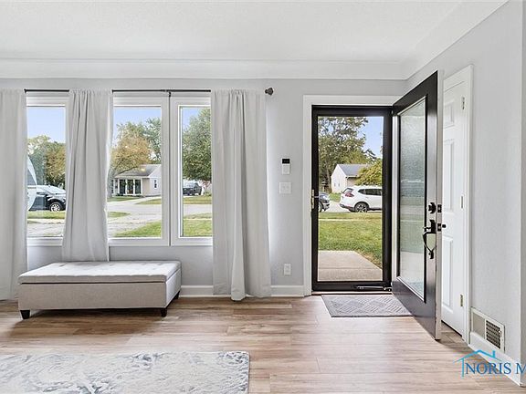 5th image of 1018 Hugo St