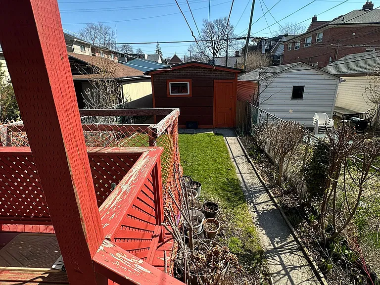 145 Gladstone Ave — Photo 3