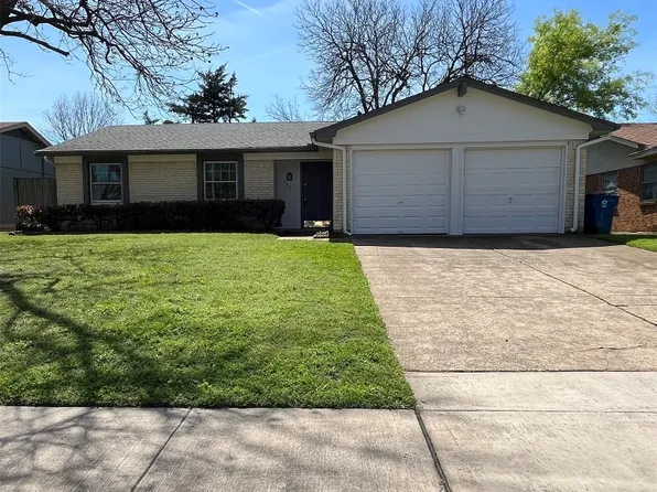 702 Bentwood Dr, Lewisville, TX 75067