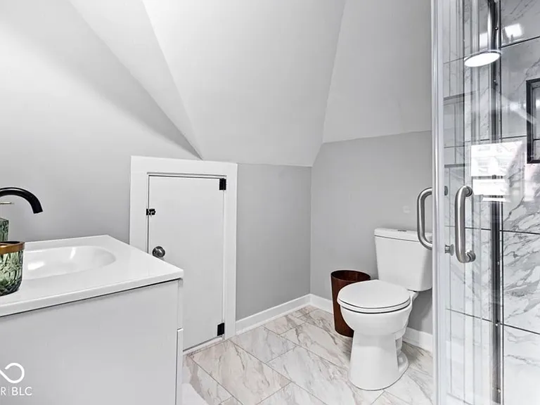 1302 Laurel St — Photo 4