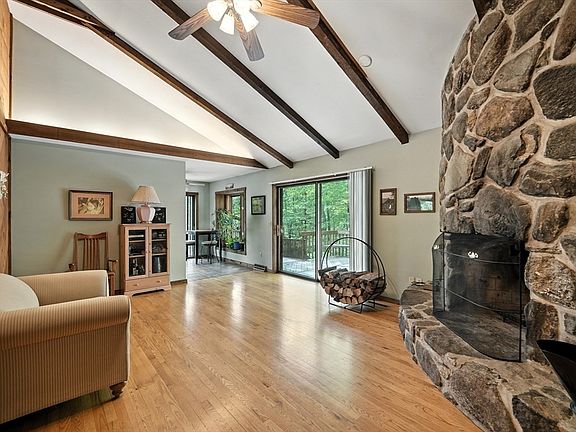 4th image of 79 Pine Ridge Rd