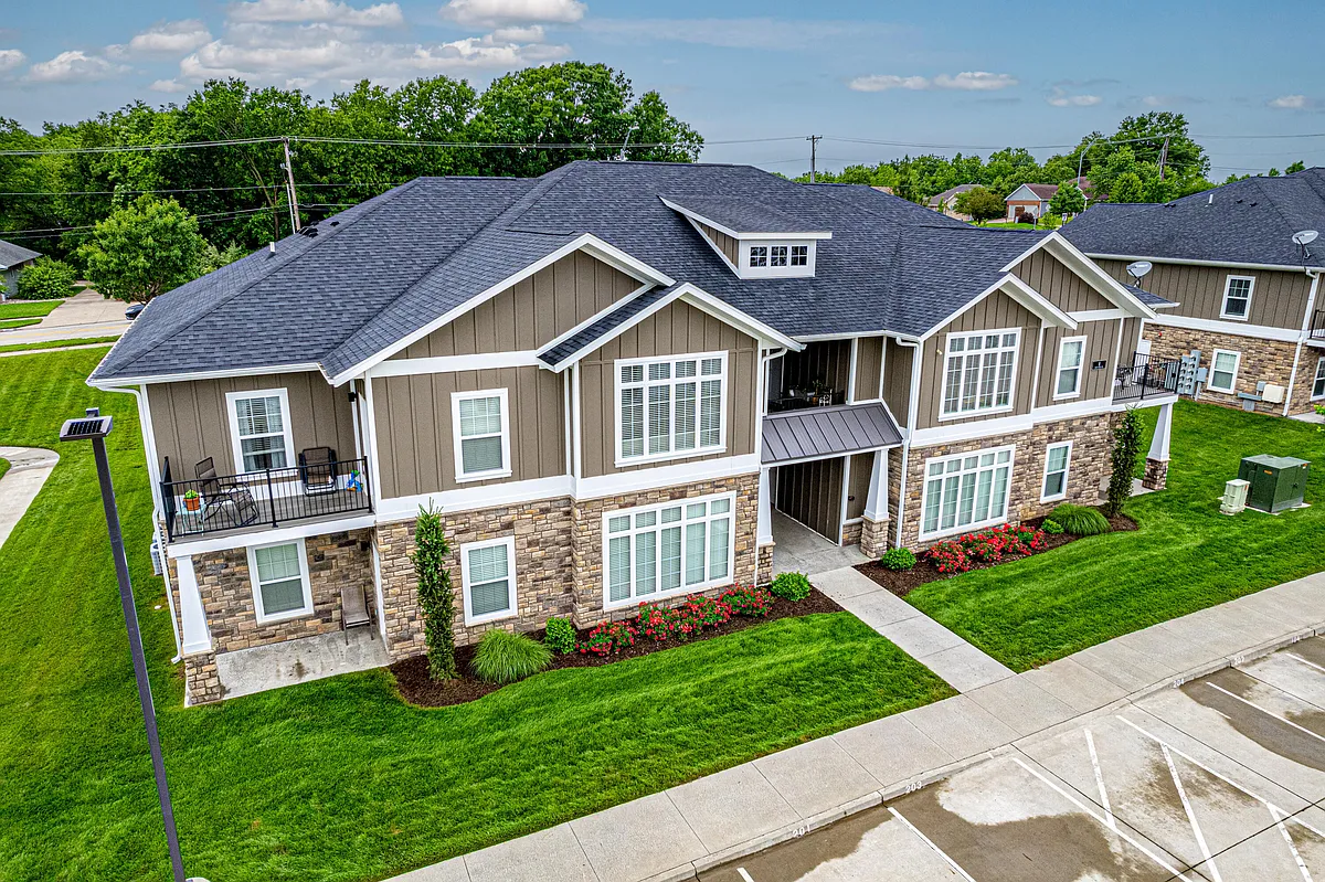 Building Photo - 20 Blue Ridge Rd #202