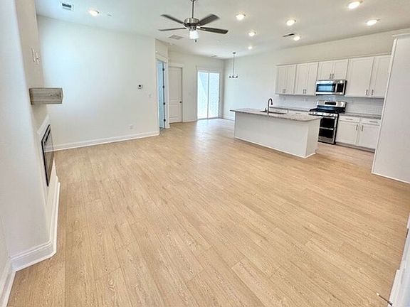 2nd image of 4833 Chatelet Dr