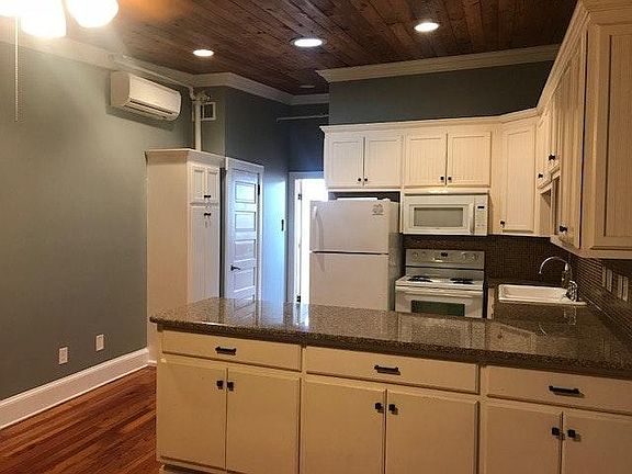 3rd image of 105 E Broad St Ste 201
