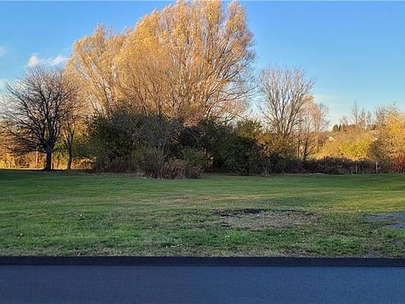 4th image of 20 S Meadow Dr