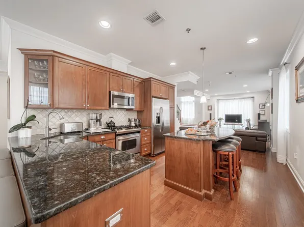 11 Washington Place image 4 of 19