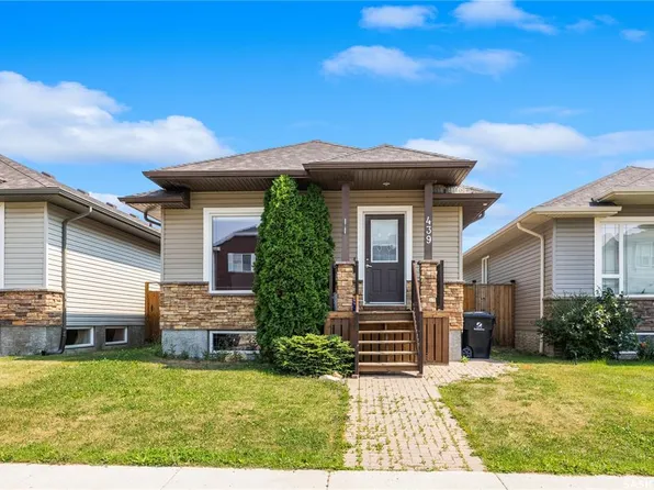 439 Coad MANOR, Saskatoon, SK S7R 0C6