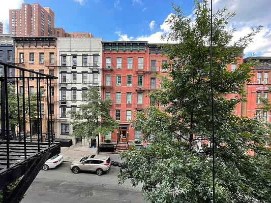 Rented by HOLTON REAL ESTATE INC. | media 9