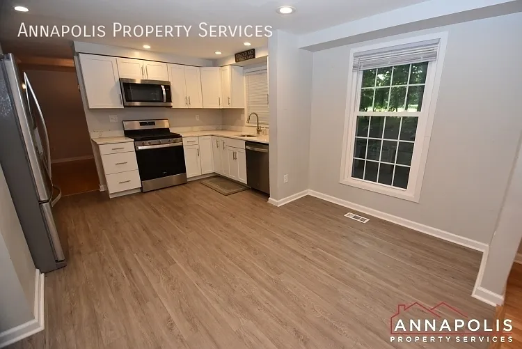 528 Bay Green Dr — Photo 5