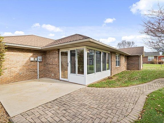 4th image of 1675 Scarlet Oak Dr