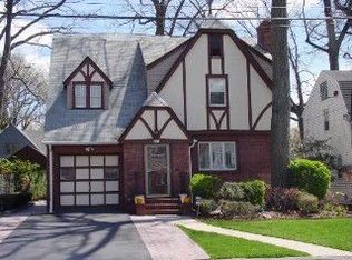 1091 Lambert Rd, Teaneck, NJ 07666