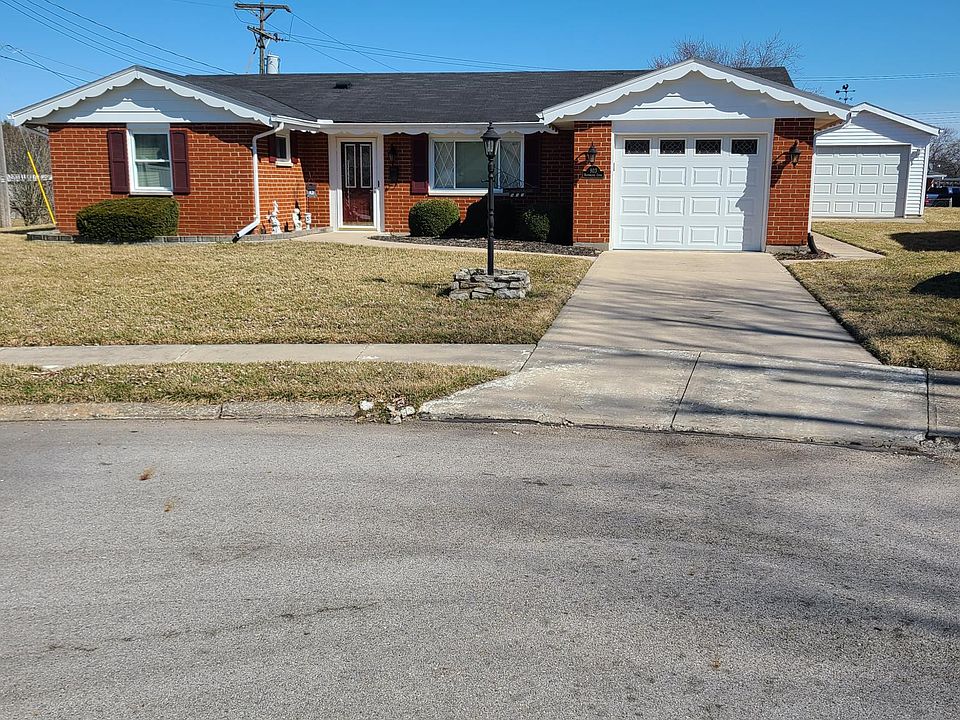 1st image of 903 Woodbridge Ct