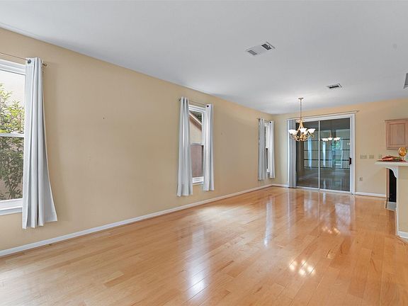 4th image of 214 Whispering Wind Dr