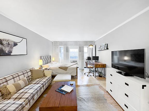3rd image of 153 E 57th St APT 6F