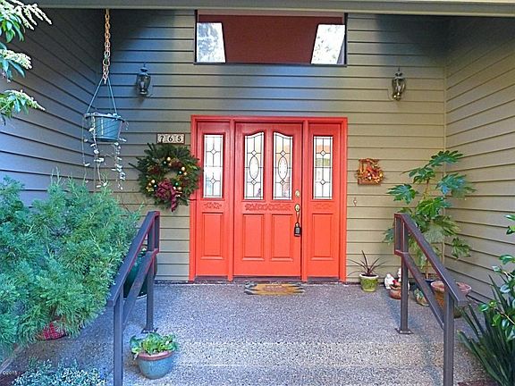 3rd image of 765 NW Highland Cir