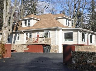16 Knob Rd, Mount Pocono, PA 18344